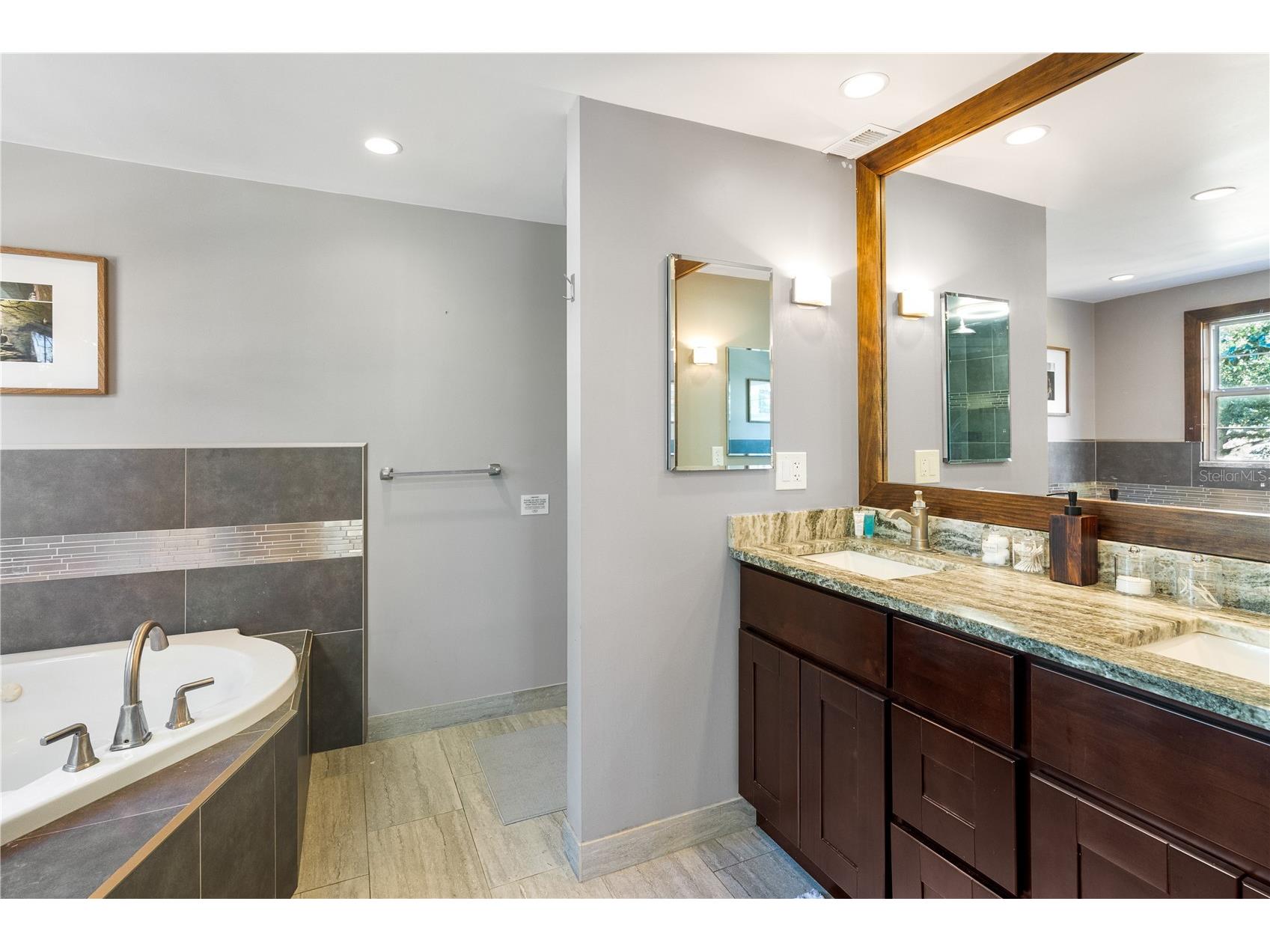 1833 N Keene Road Clearwater FL 33755 TB8519325 image17