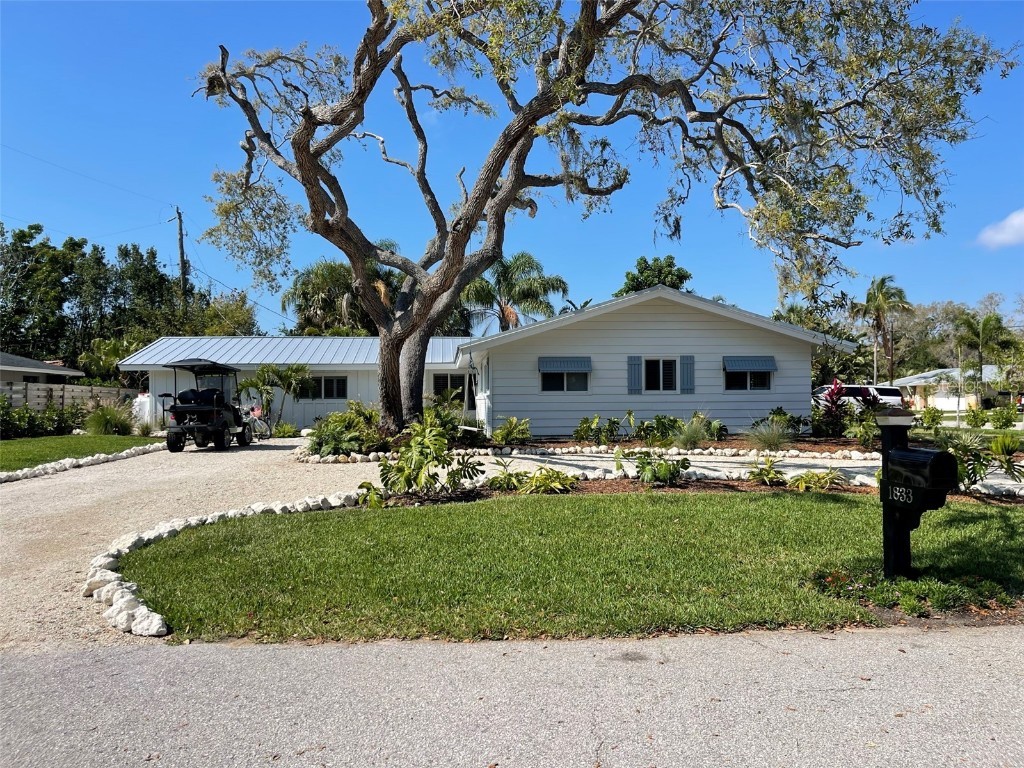1833 Pandora Drive Sarasota FL 34231 - SARASOTA BAY A4598538 image1