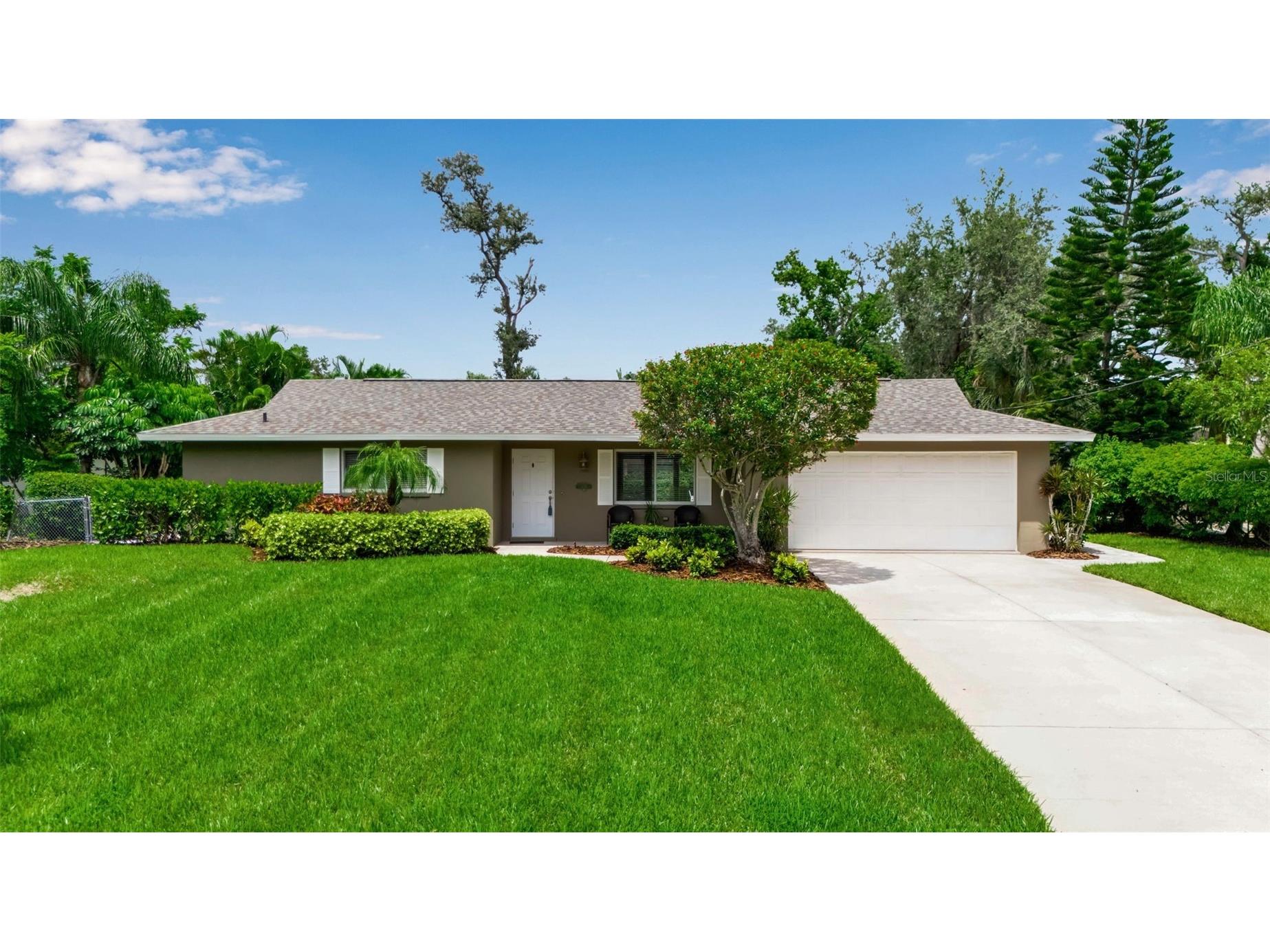 1833 Sandalwood Drive Sarasota FL 34231 A4663847 image1