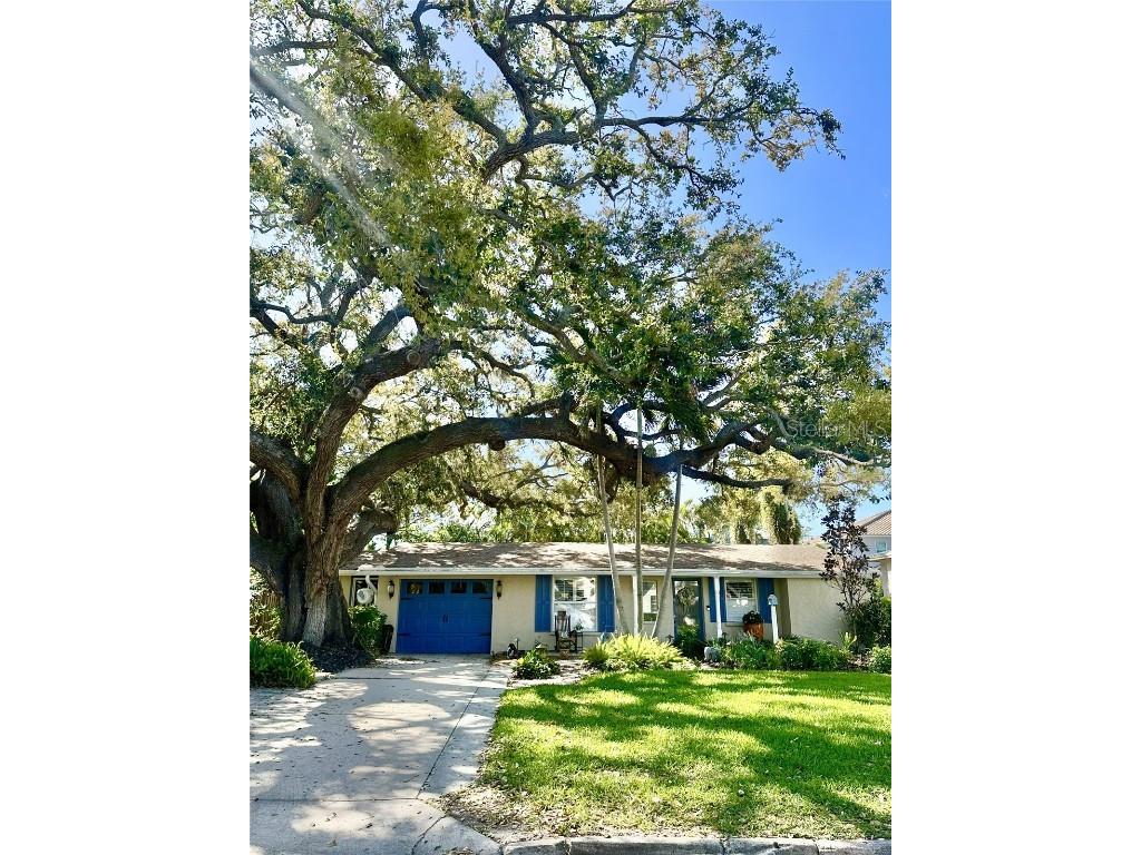 1834 Bougainvillea Street Sarasota FL 34239 A4647931 image1