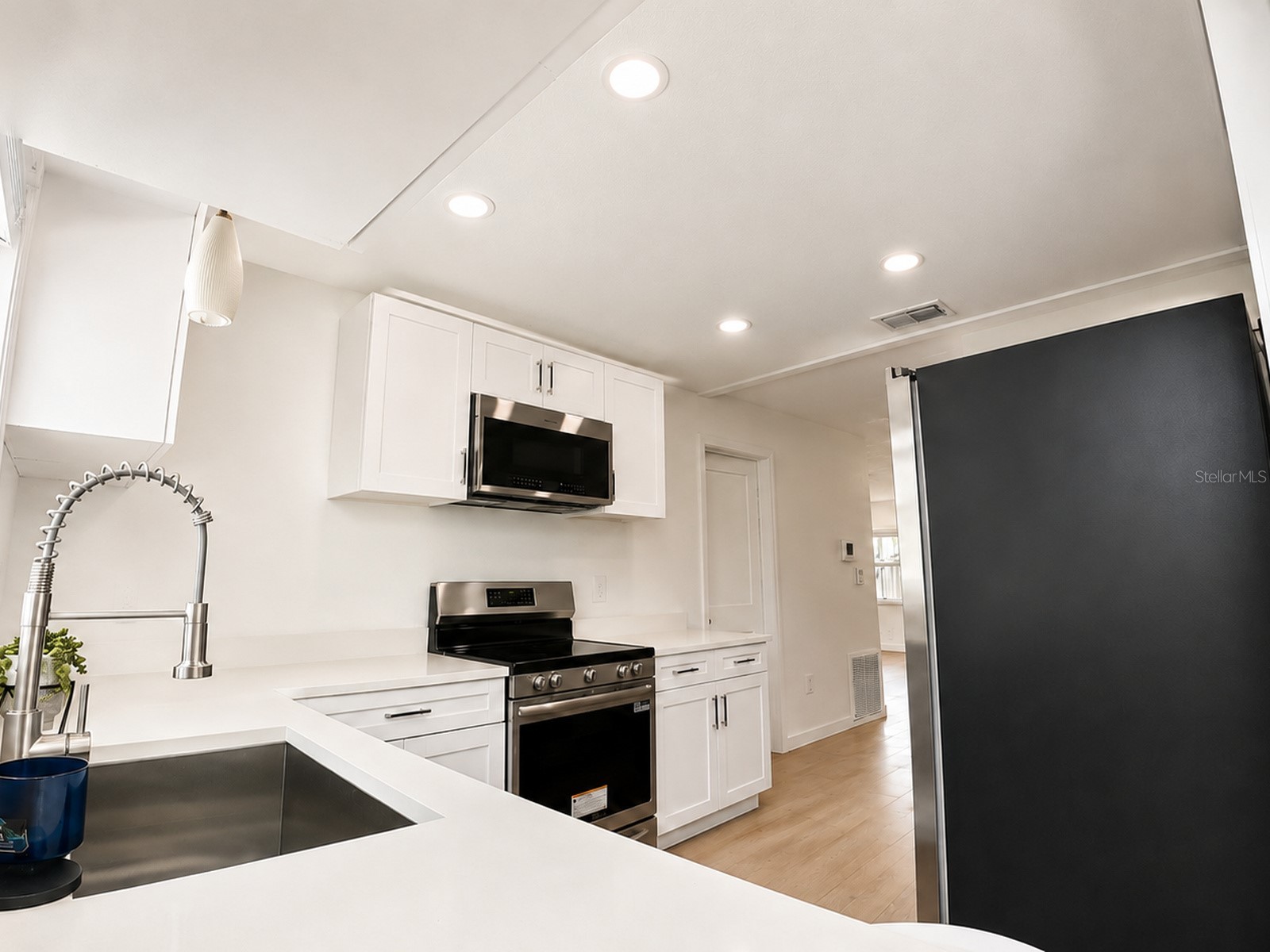 1834 New Hampshire Avenue NE Saint Petersburg FL 33703 TB8525889 image3