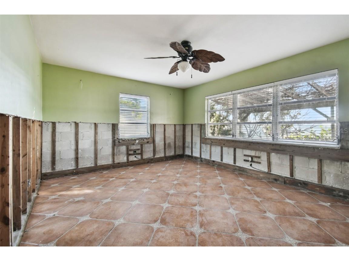 1836 Venetian Point Drive Clearwater FL 33755 TB8336333 image16