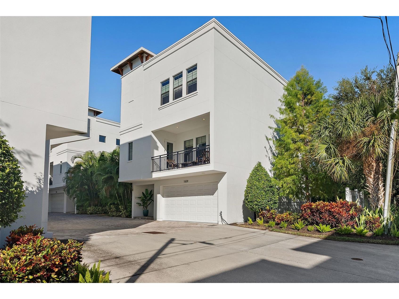 1839 5th Street N Saint Petersburg FL 33704 TB8432539 image1