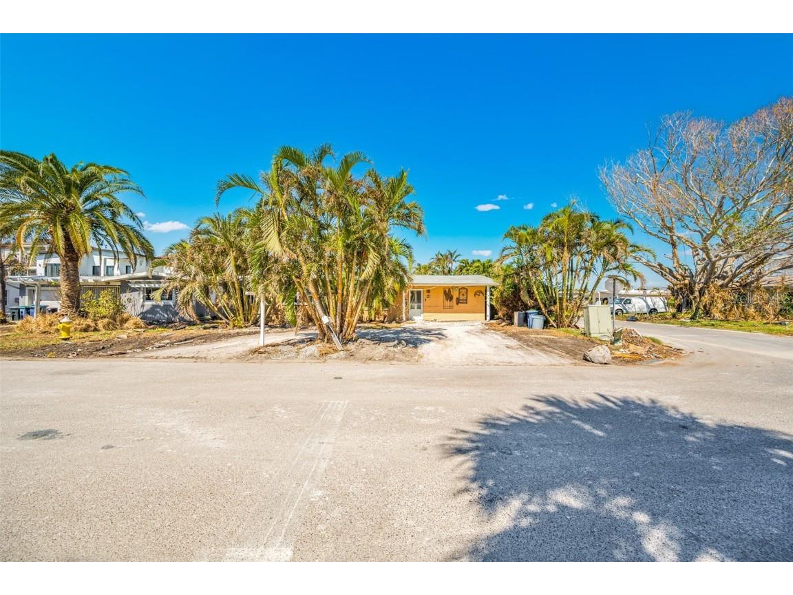 184 175th Avenue E Redington Shores FL 33708 TB8315016 image1