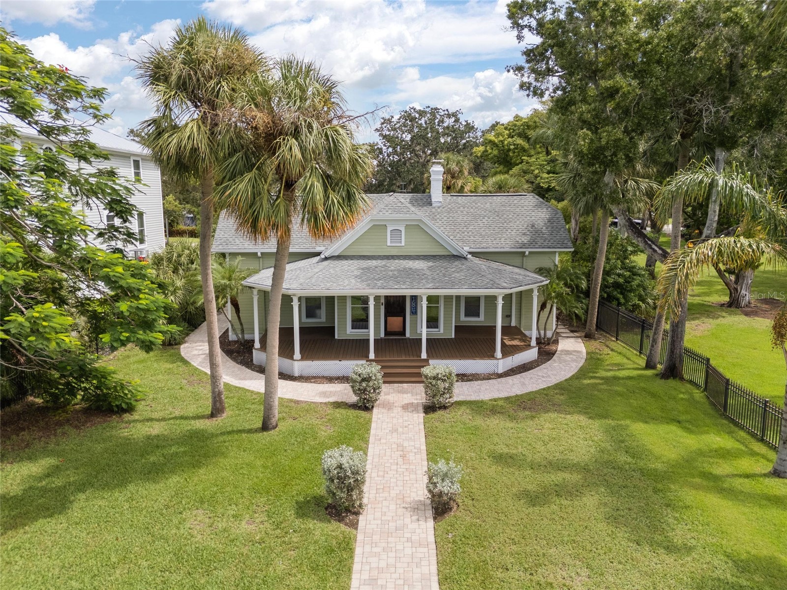 184 N Spring Boulevard Tarpon Springs FL 34689 W7879159 image1