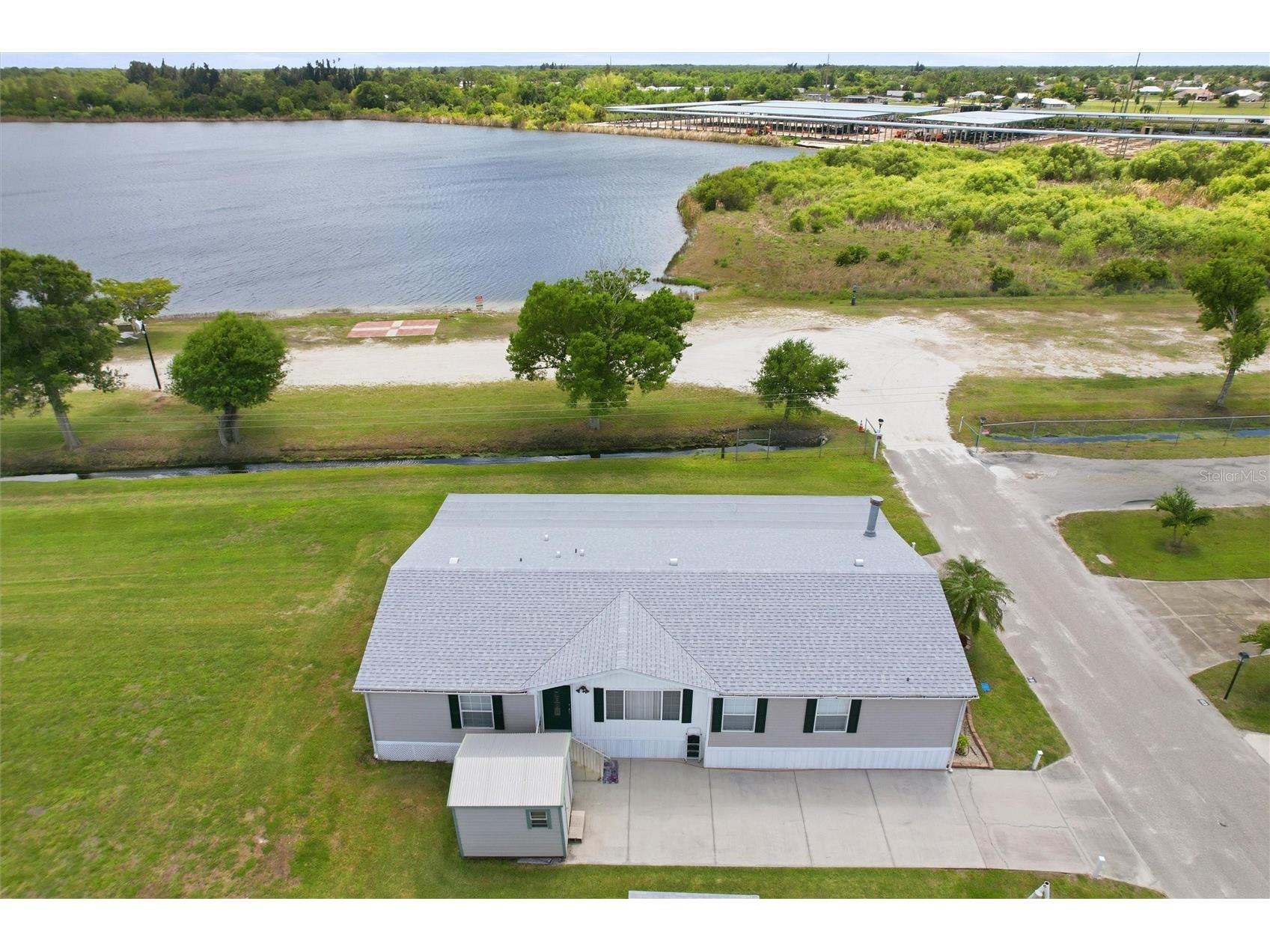 184 W Manatee Loop Punta Gorda FL 33950 C7524378 image3