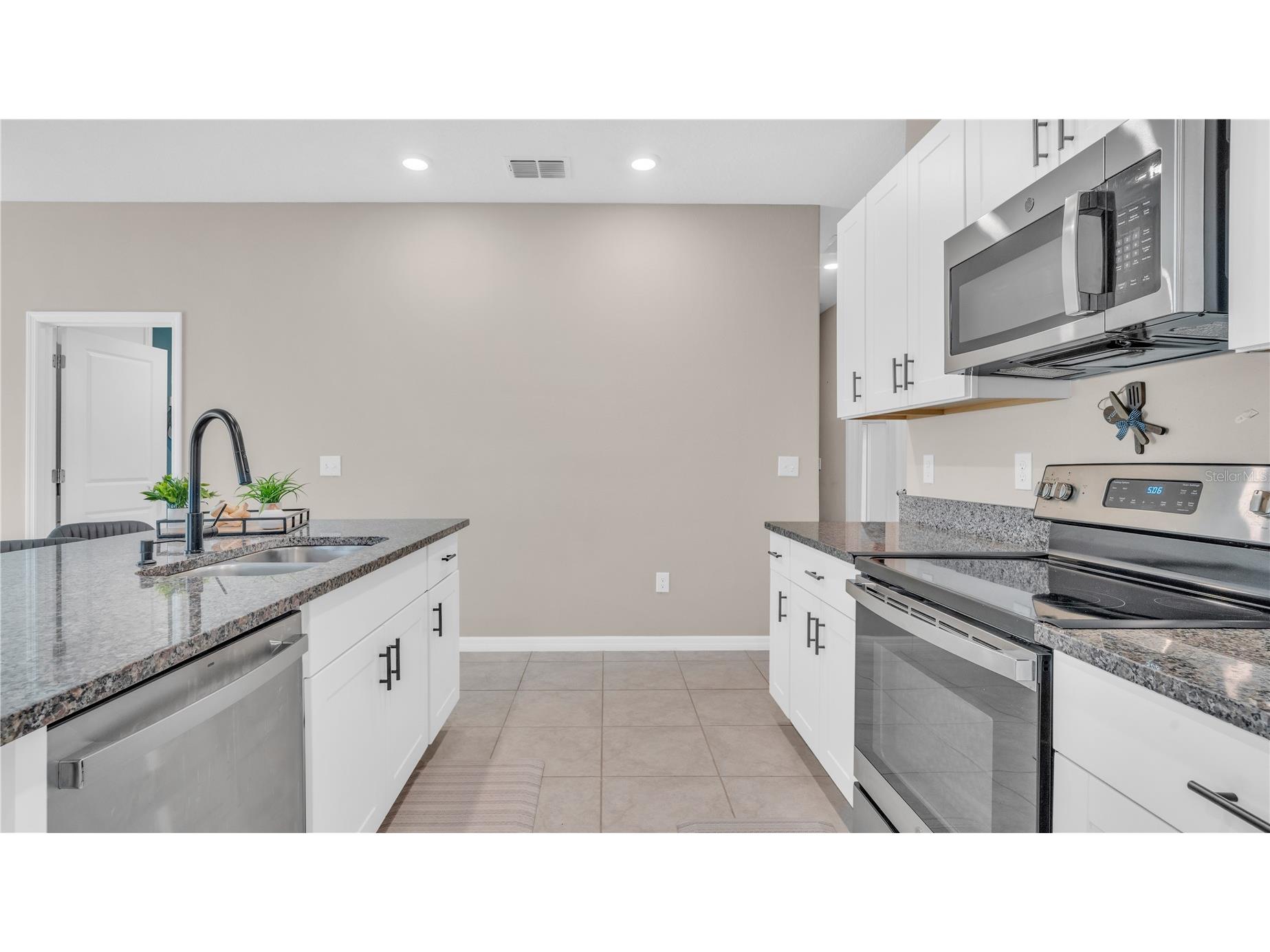 1841 Crinkle Leaf Court Ruskin FL 33570 TB8502618 image18