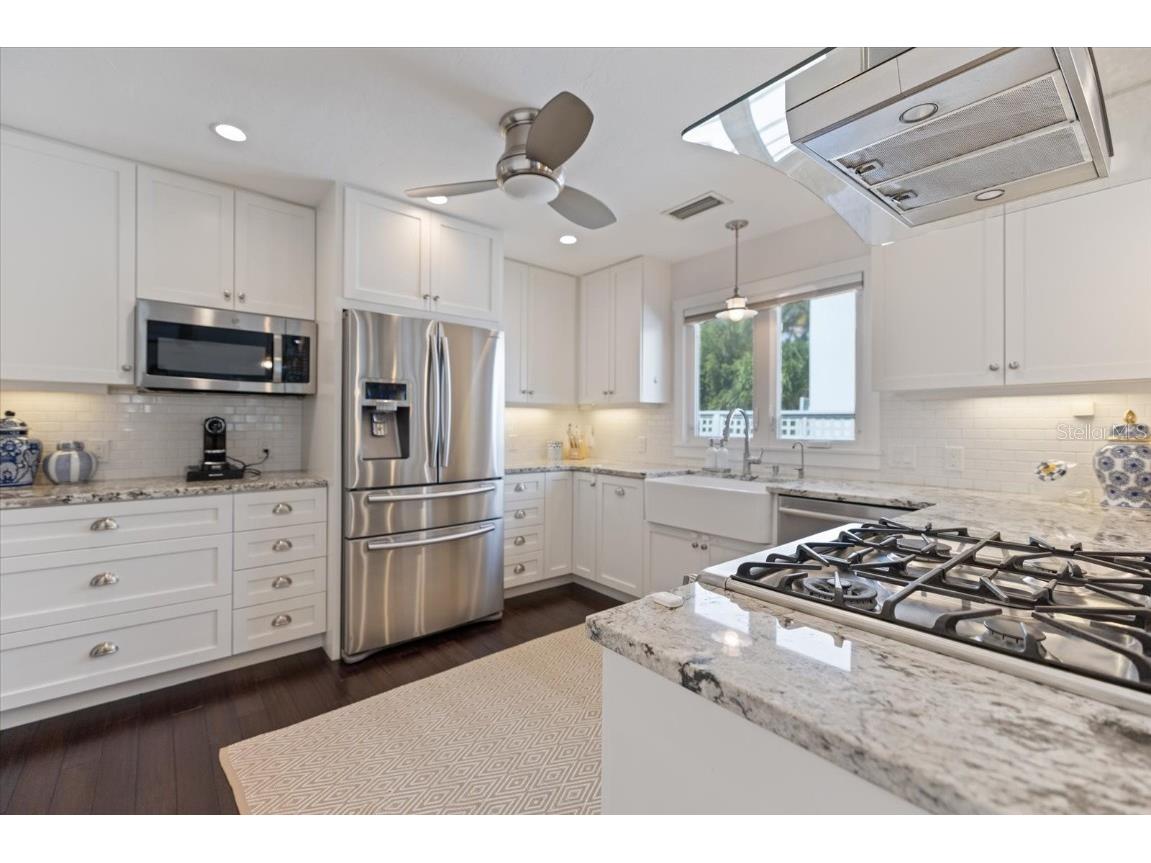 1841 Datura Street Sarasota FL 34239 A4676725 image16