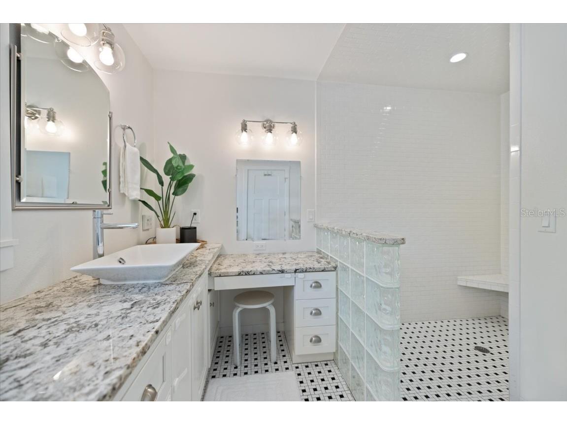 1841 Datura Street Sarasota FL 34239 A4676725 image28