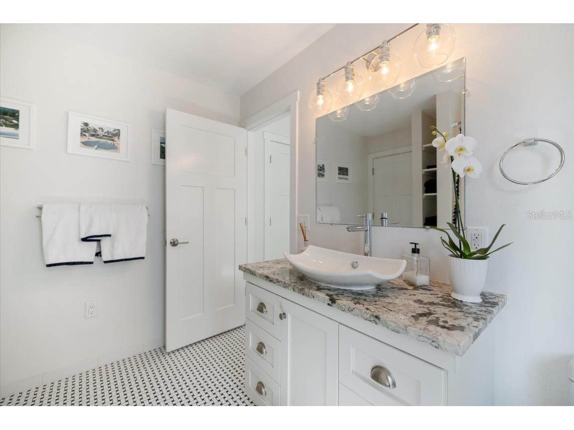 1841 Datura Street Sarasota FL 34239 A4676725 image32