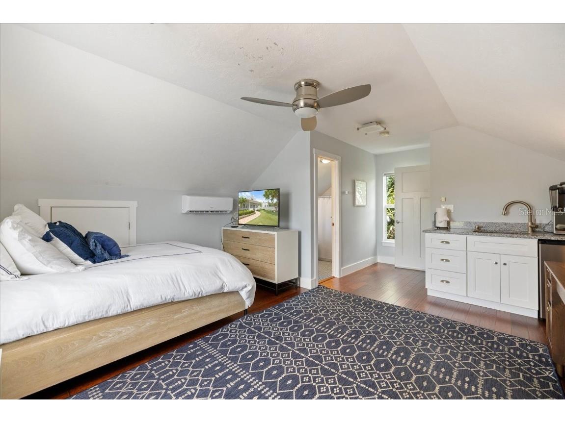 1841 Datura Street Sarasota FL 34239 A4676725 image41