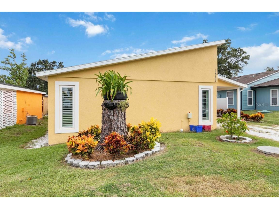 1842 Livingstone Street Sarasota FL 34231 TB8415098 image1