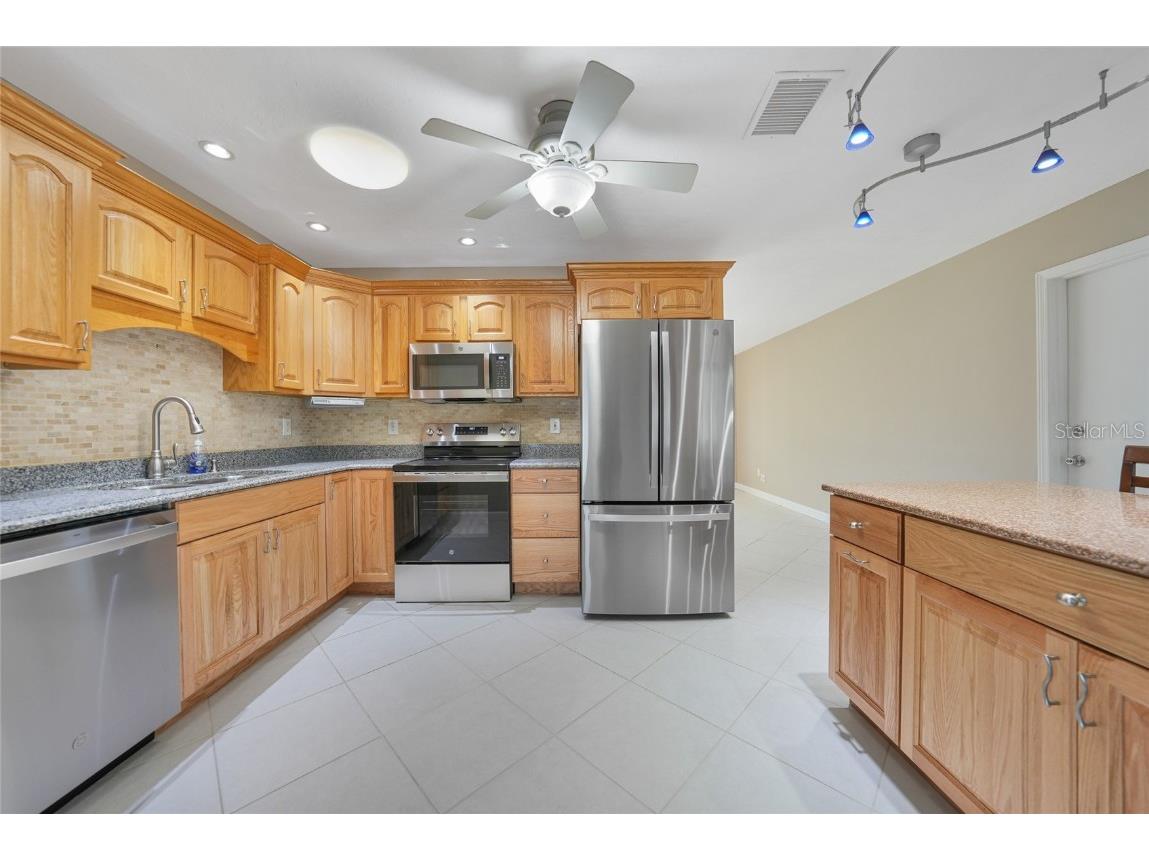 18427 Goodman Circle Port Charlotte FL 33948 - HOTTELET WATERWAY C7517239 image12