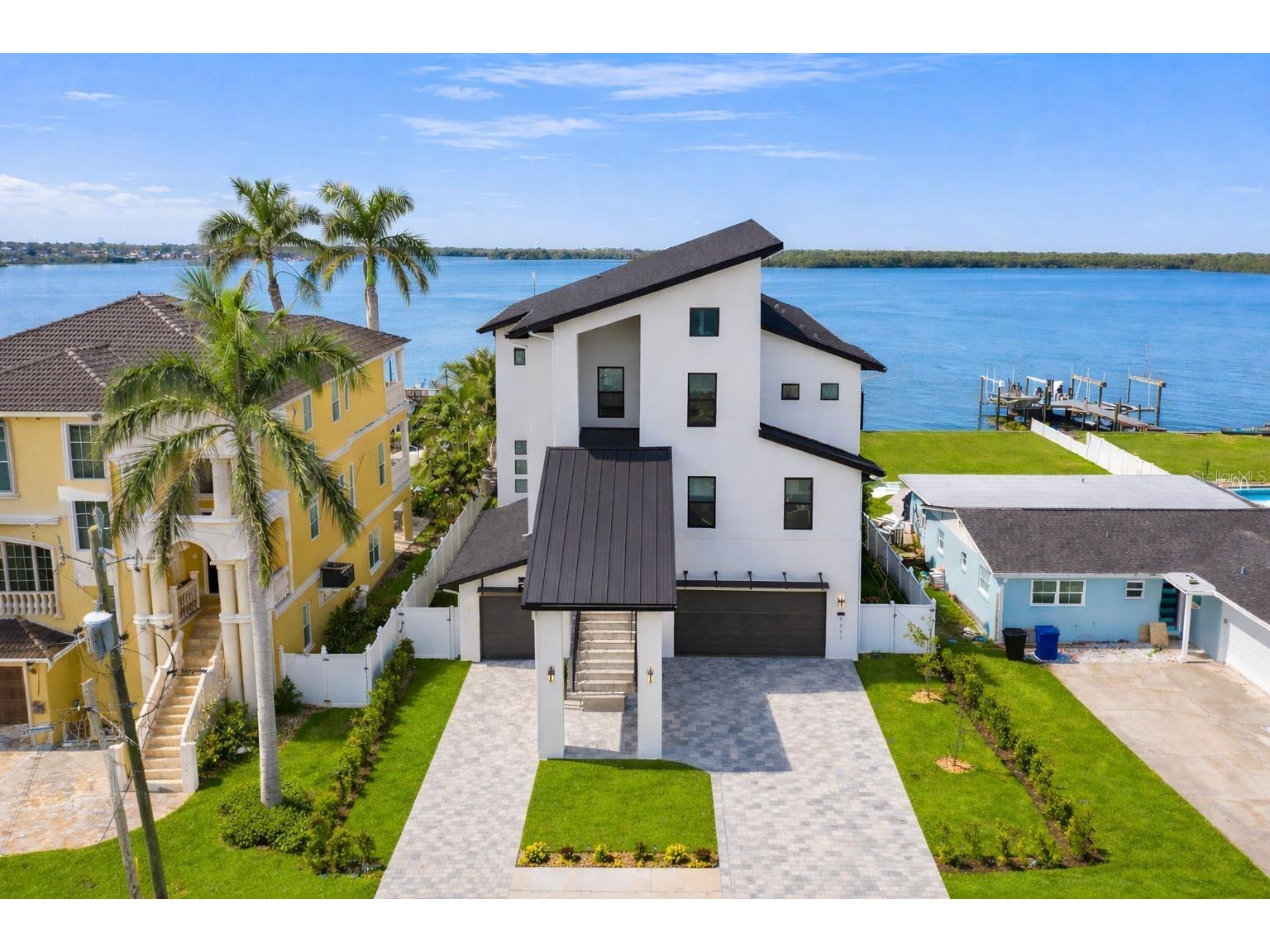1843 Bayou Grande Boulevard NE Saint Petersburg FL 33703 - TAMPA BAY TB8496746 image1
