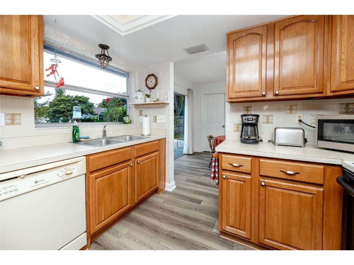 1844 Teakwood Lane Dunedin FL 34698 TB8429274 image10