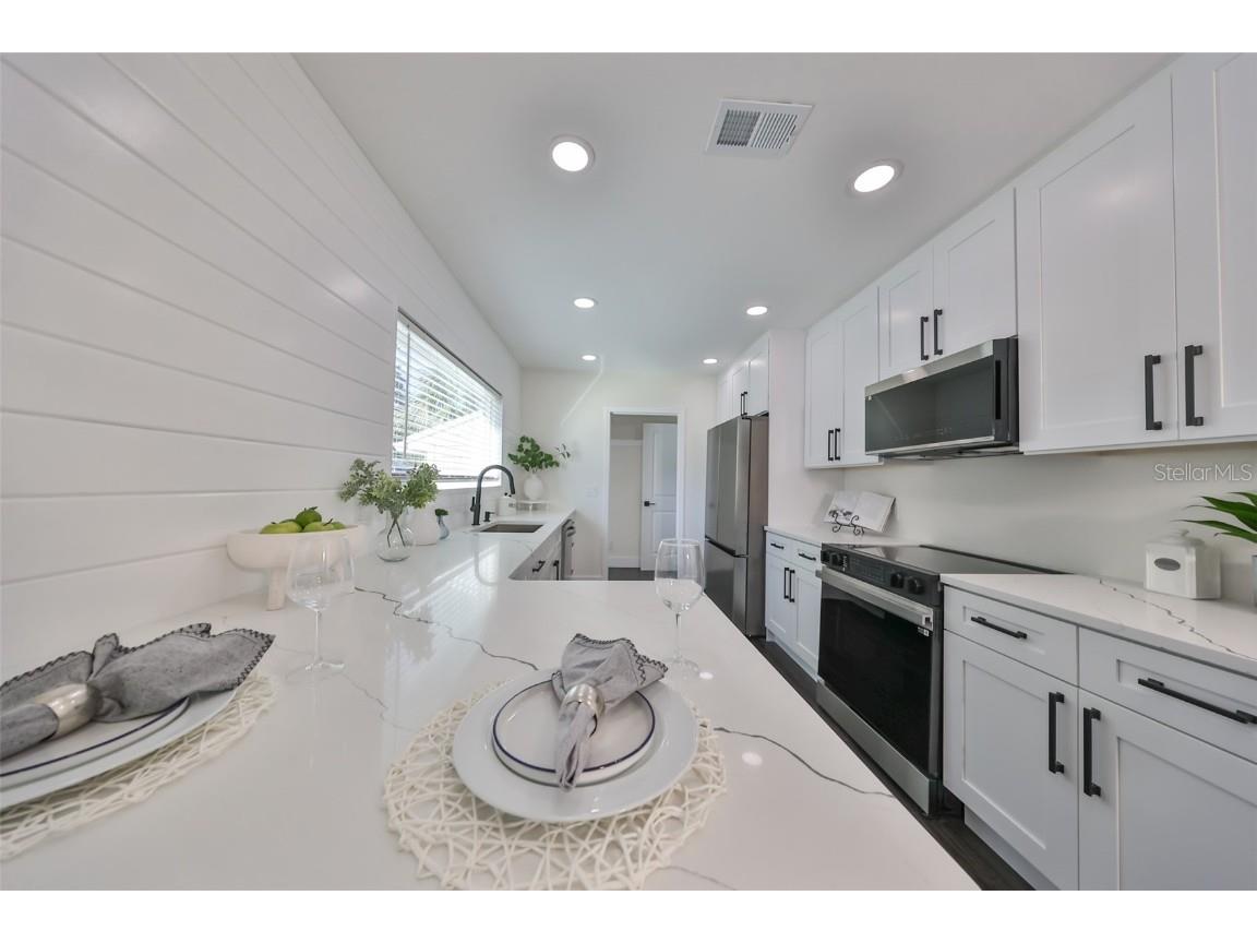 1846 3rd Street S Saint Petersburg FL 33705 TB8441944 image21
