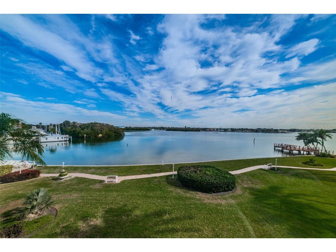 1847 Shore Drive S #303 South Pasadena FL 33707 - BOCA CIEGA BAY U8150510 image1