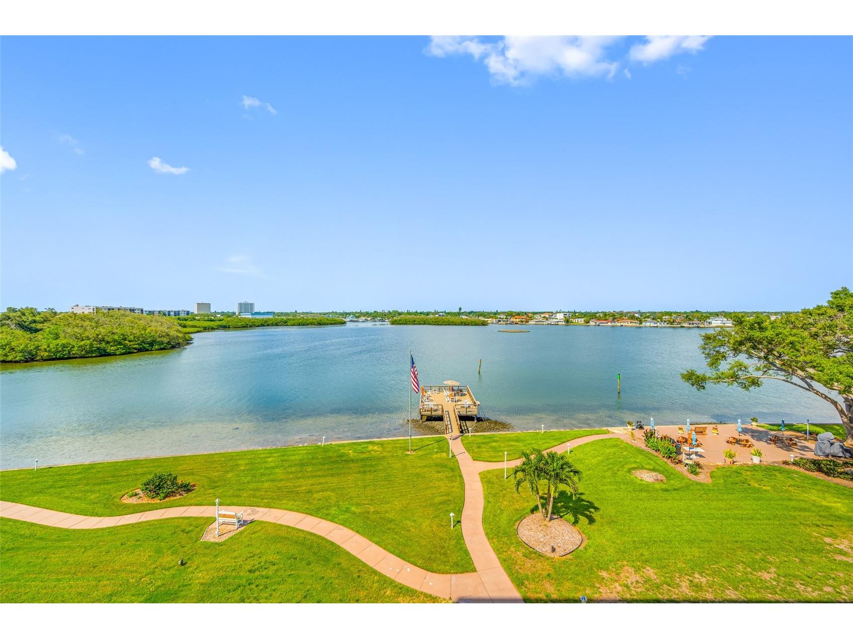 1847 Shore Drive S #509 Saint Petersburg FL 33707 - BOCA CIEGA BAY TB8520277 image2