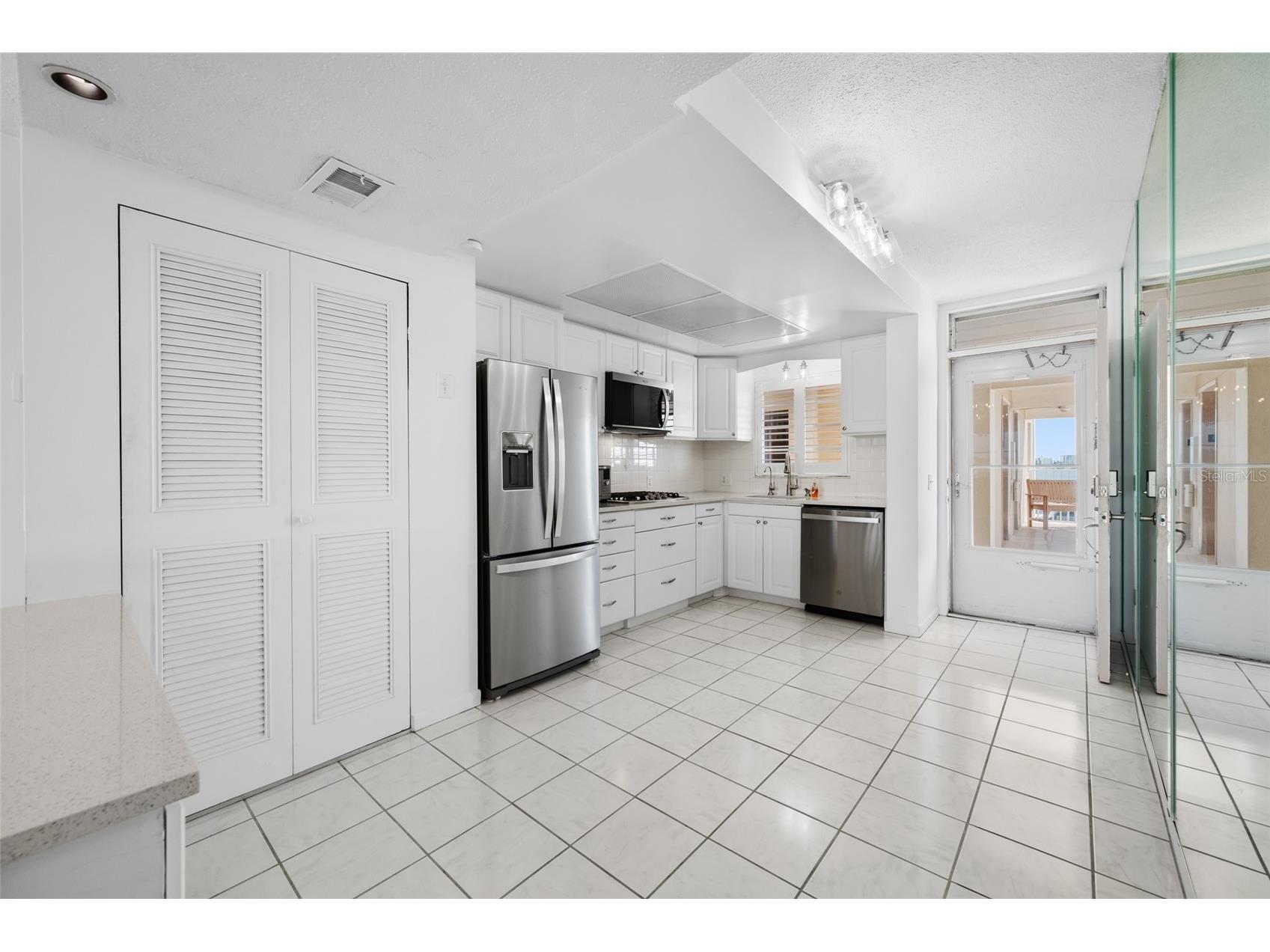 1847 Shore Drive S #509 Saint Petersburg FL 33707 - BOCA CIEGA BAY TB8520277 image6
