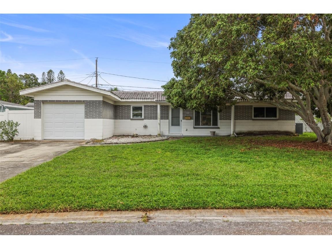 1848 68th Avenue N Saint Petersburg FL 33702 TB8399171 image1