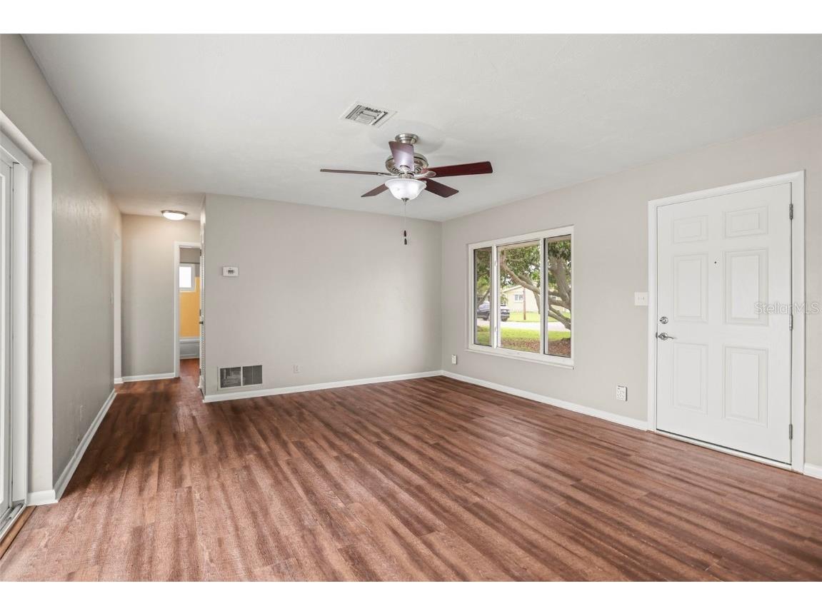 1848 68th Avenue N Saint Petersburg FL 33702 TB8399171 image3