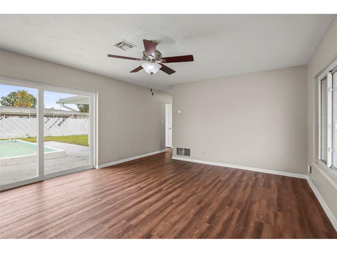 1848 68th Avenue N Saint Petersburg FL 33702 TB8399171 image5