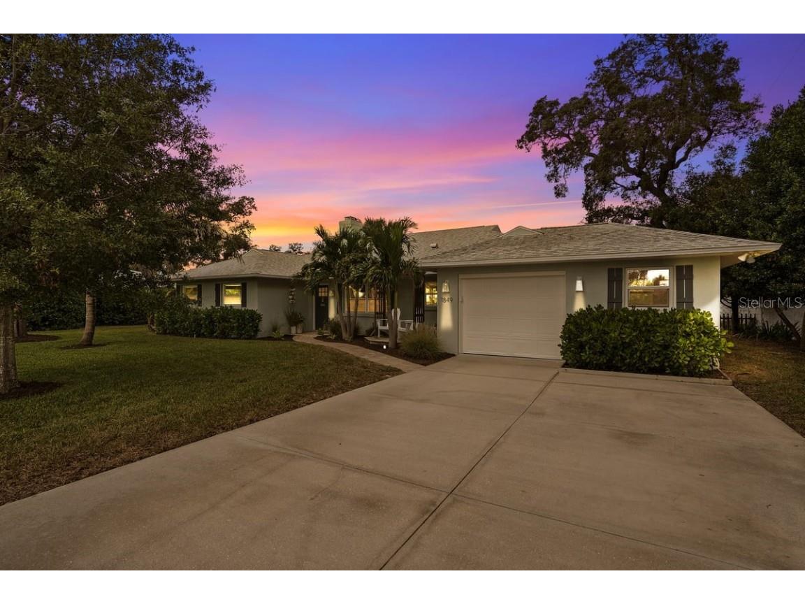 1849 Cockleshell Drive Sarasota FL 34231 A4622999 image1