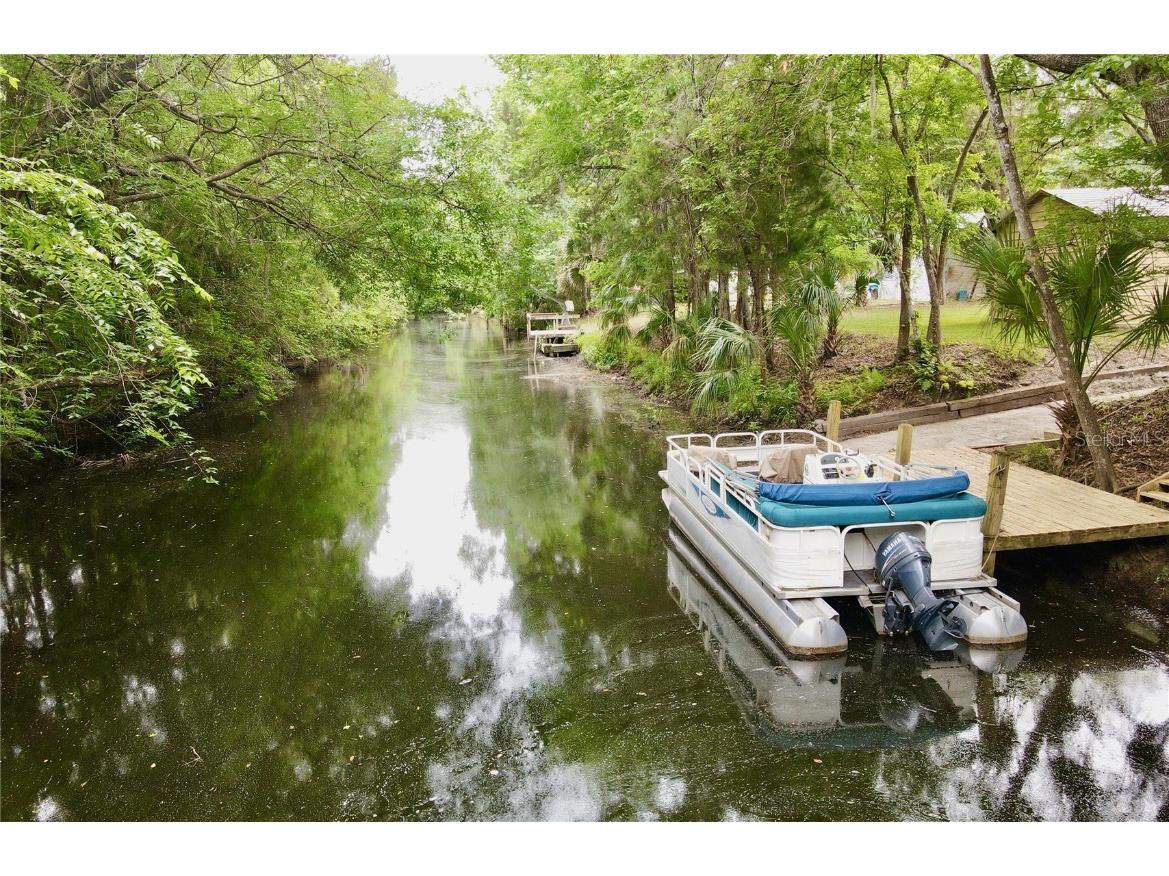 185 Palm Street Inglis FL 34449 - CANAL TO WITHLACOOCHEE RIVER W7853911 image1