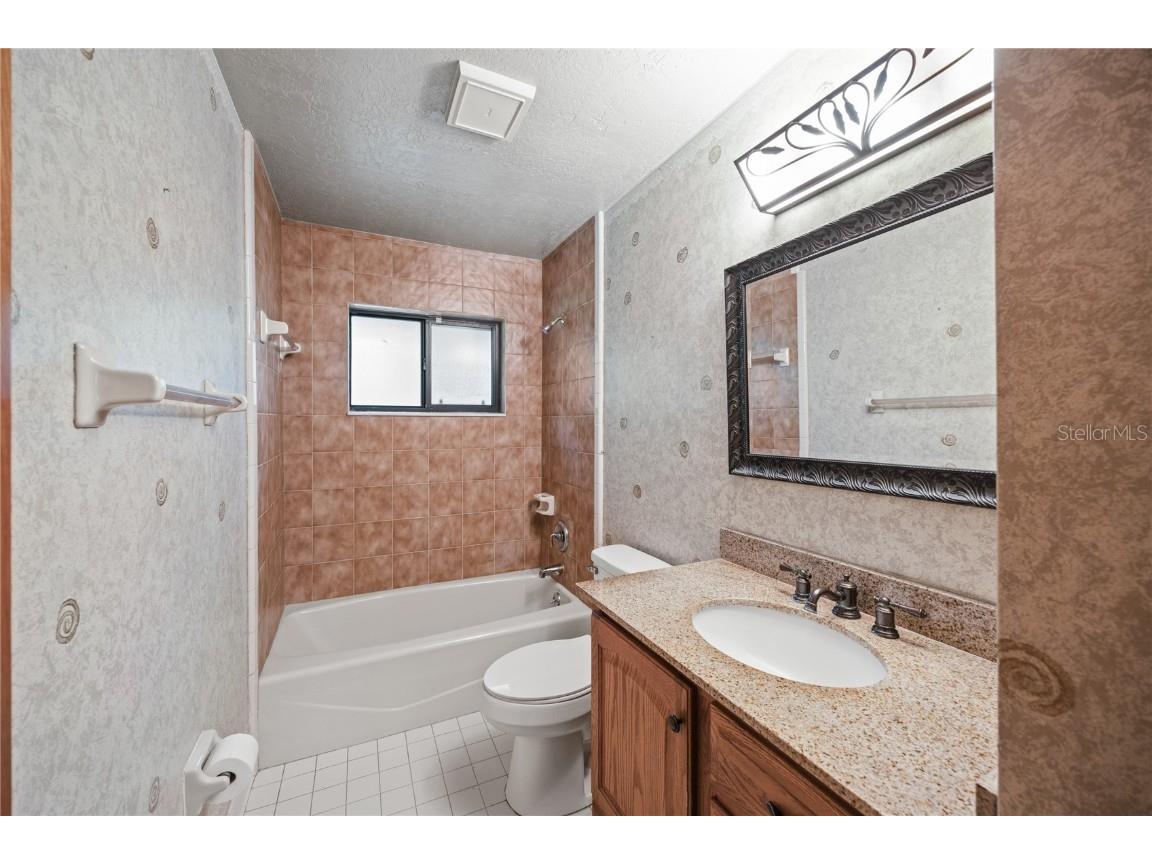 185 River Oaks Circle, Sanford, FL, 32771 MLS O6211007 Edina Realty