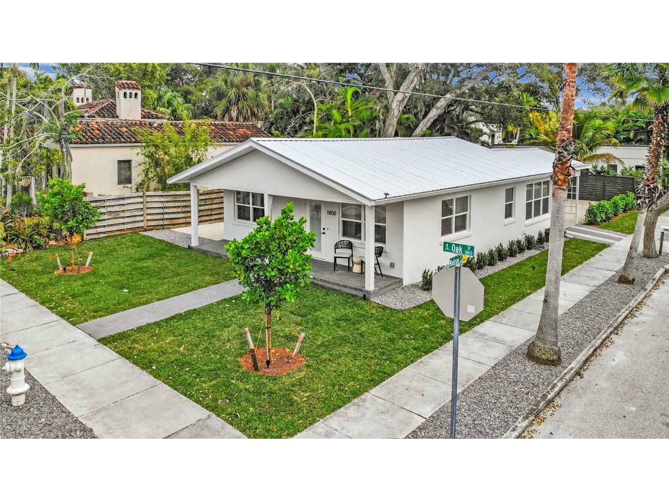 1850 Oak Street Sarasota FL 34236 A4597498 image1