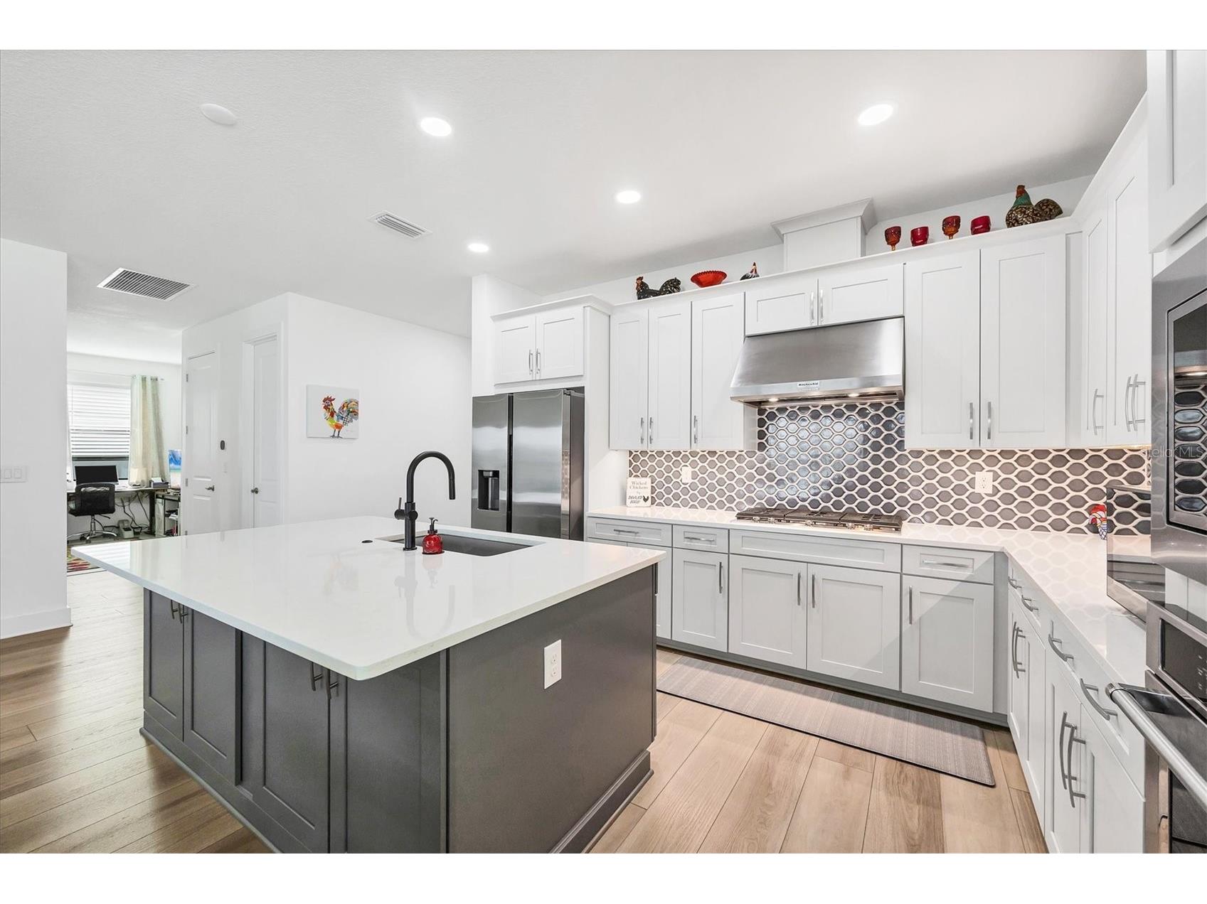 18500 Midsummer Place Venice FL 34293 A4678106 image12