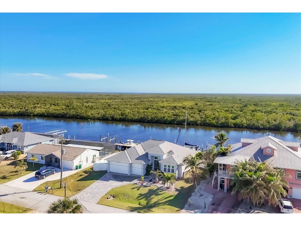 18502 Arapahoe Circle Port Charlotte FL 33948 - MANCHESTER WATERWAY D6140506 image1