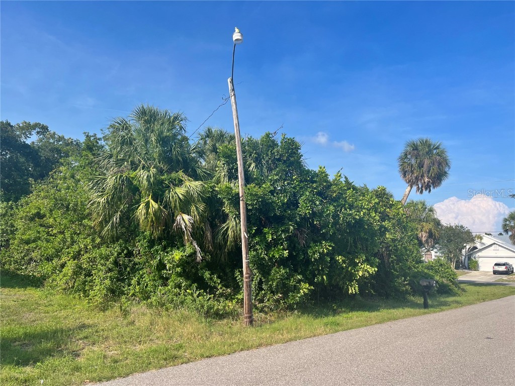 18504 Yarbrough Avenue Port Charlotte FL 33948 D6130349 image1