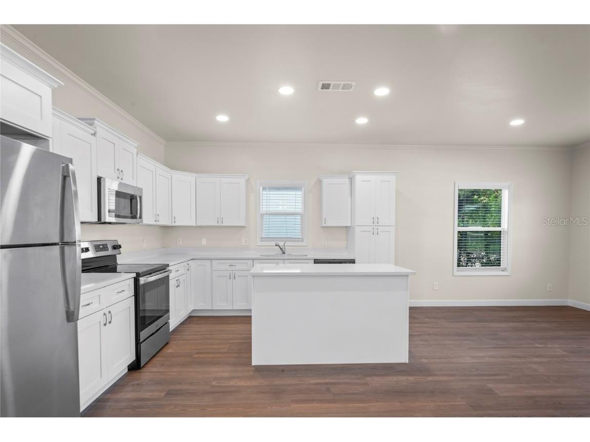 1851 13th Street S Saint Petersburg FL 33705 TB8423934 image6