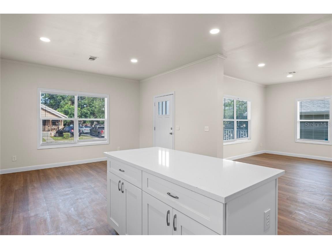 1851 13th Street S Saint Petersburg FL 33705 TB8423934 image8