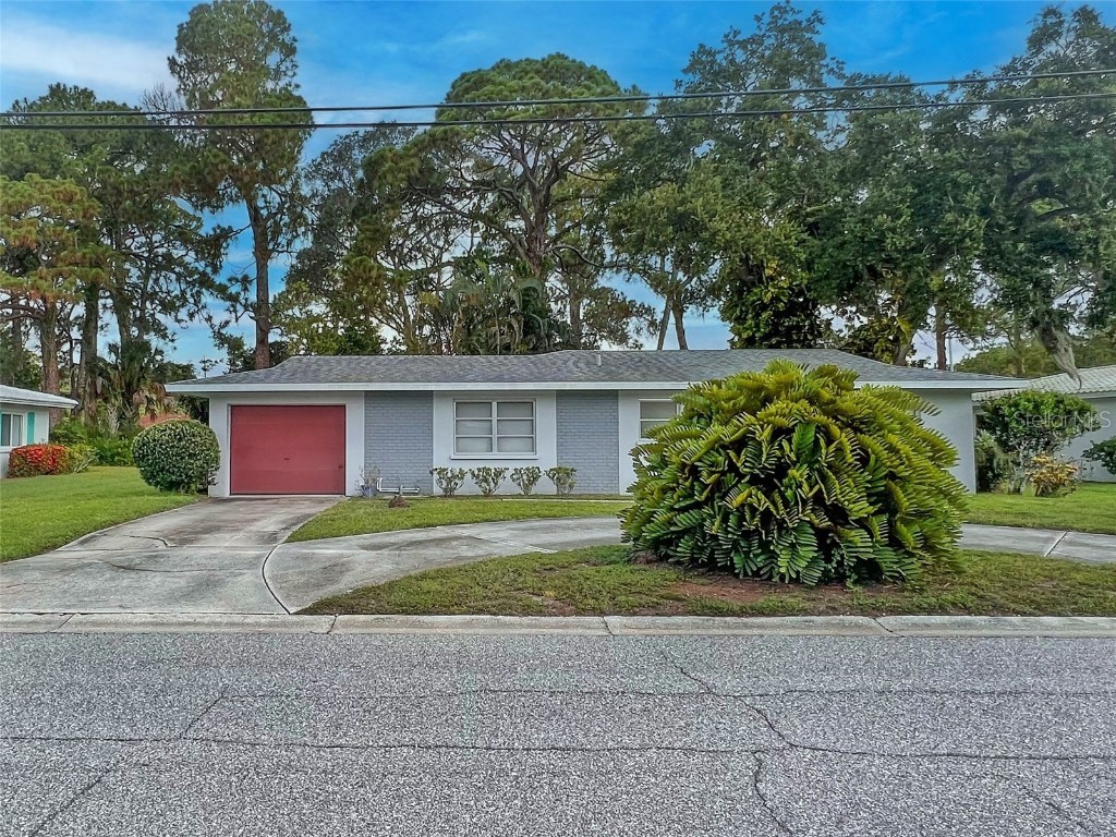 1851 University Place Sarasota FL 34235 A4578019 image1