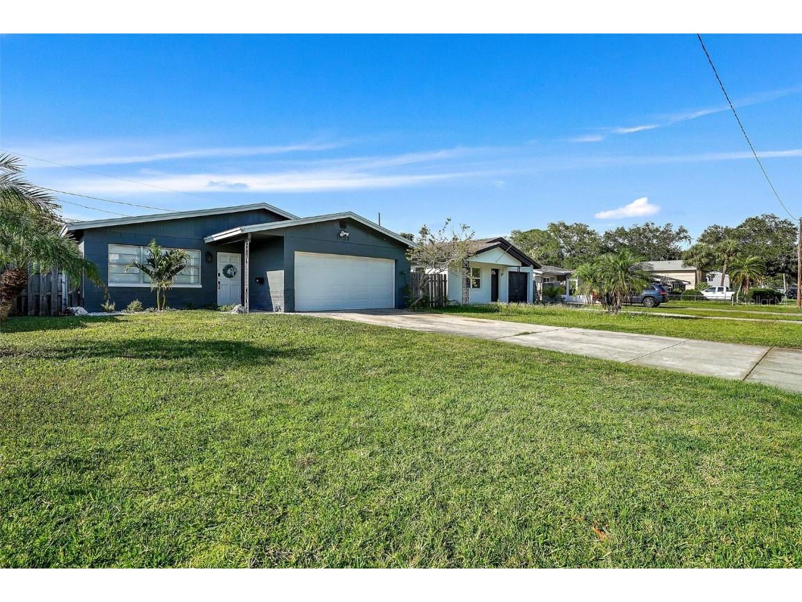 1853 Shore Acres Boulevard NE Saint Petersburg FL 33703 U8241378 image1