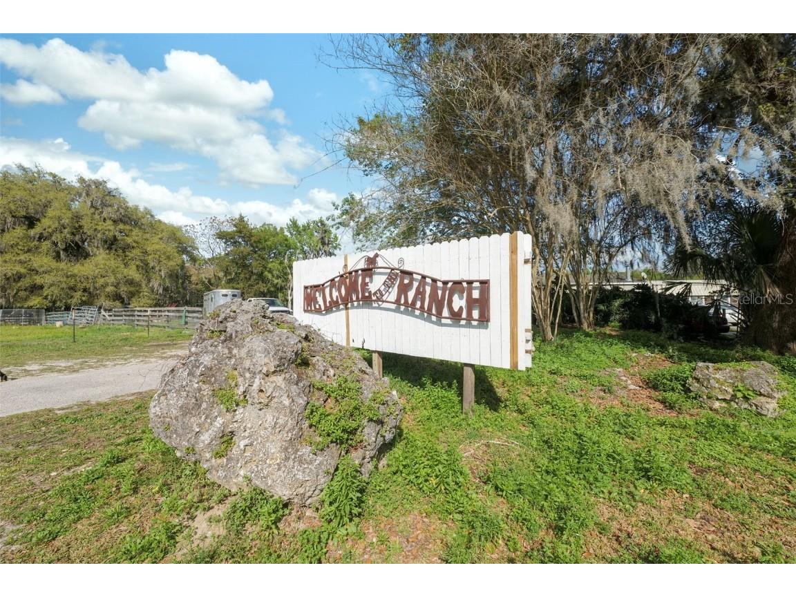 18530 Lake Lindsey Road Brooksville FL 34601 W7863208 image1