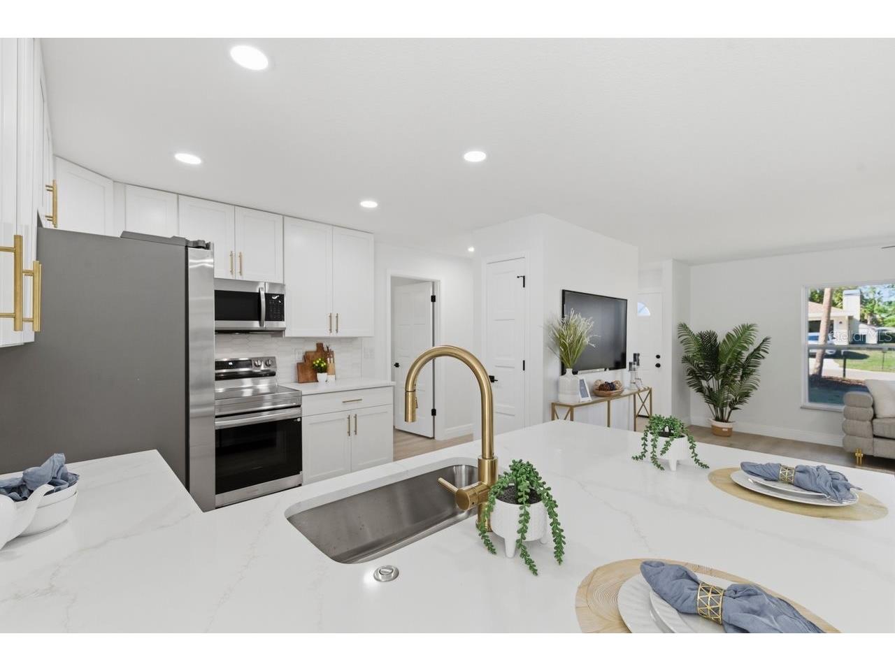 1856 Mova Street Sarasota FL 34231 A4687358 image12