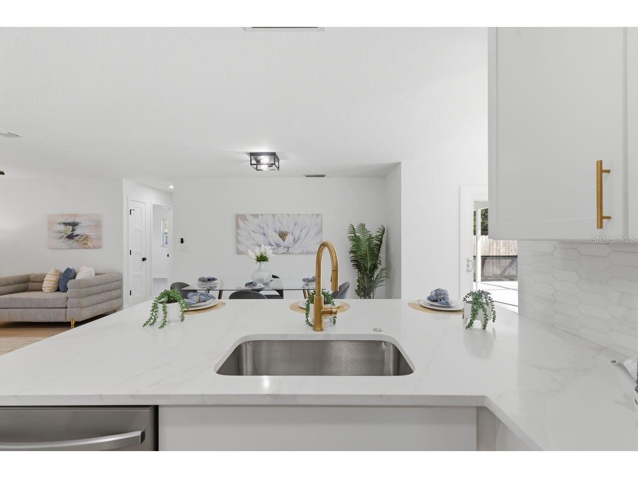 1856 Mova Street Sarasota FL 34231 A4687358 image15