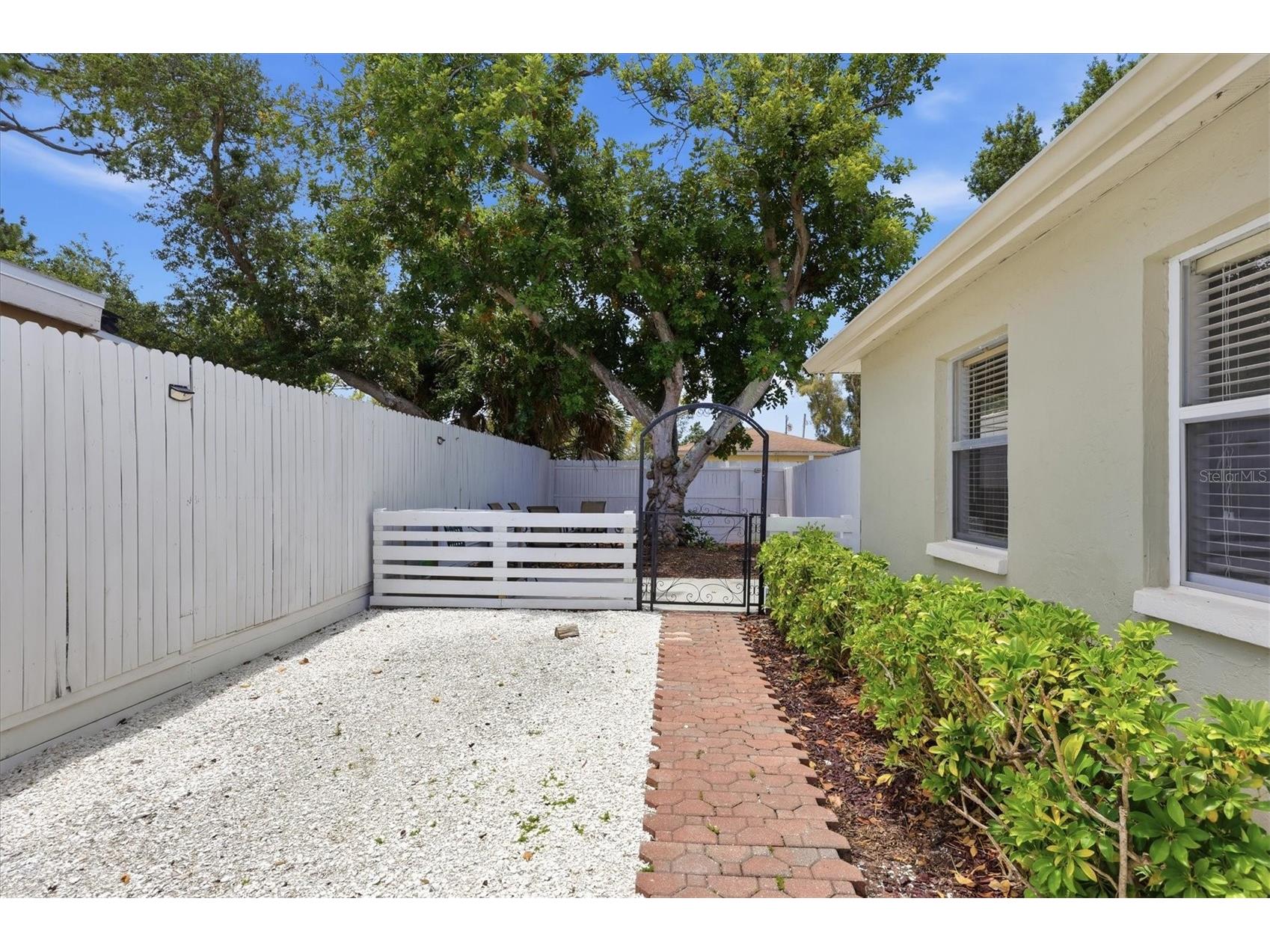 1858 Marbeth Street Sarasota FL 34231 A4694568 image26