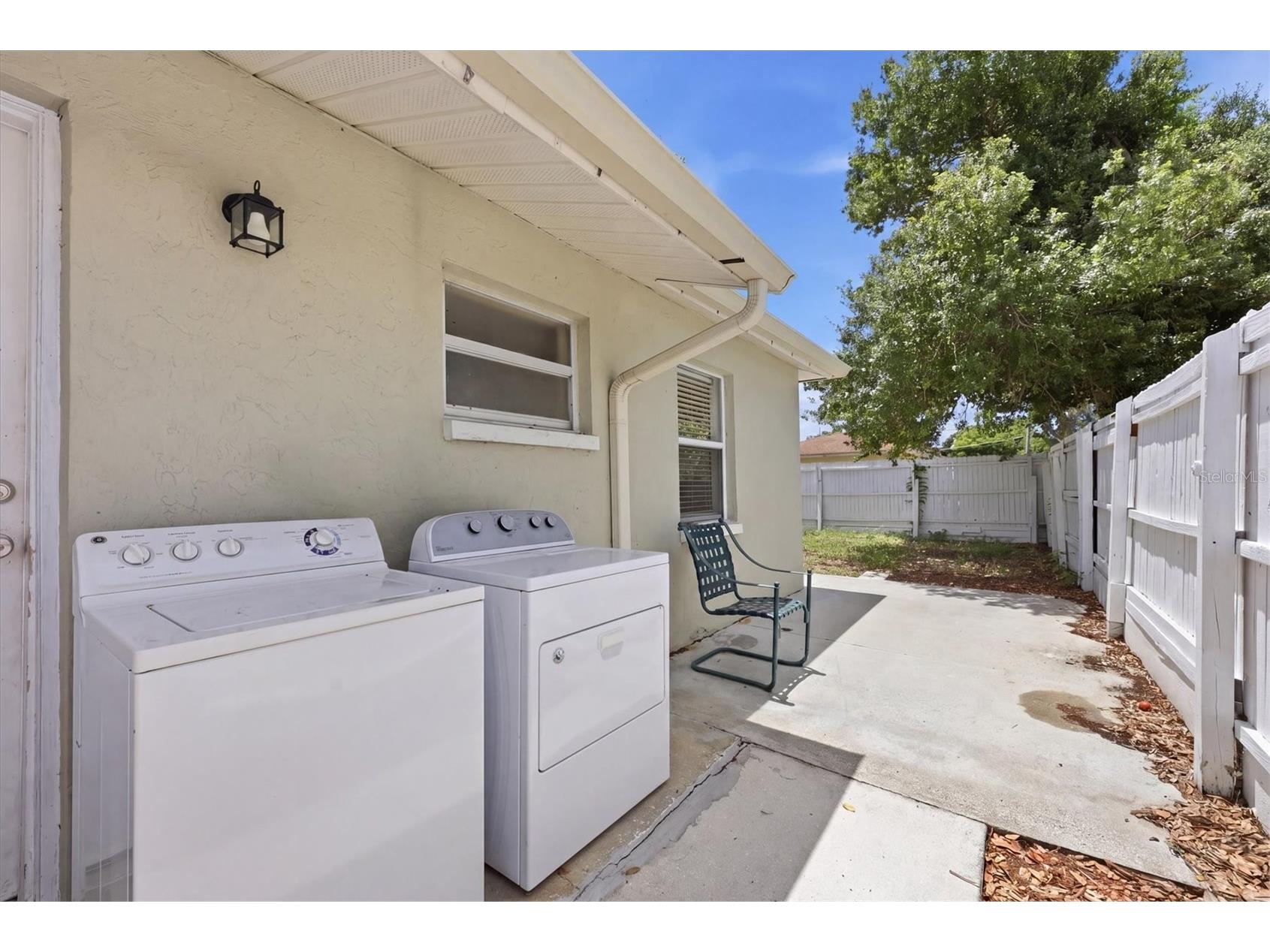 1858 Marbeth Street Sarasota FL 34231 A4694568 image43