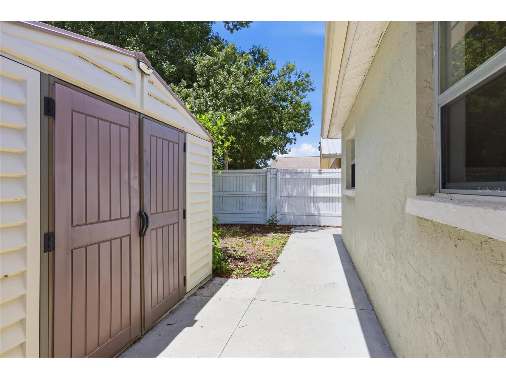 1858 Marbeth Street Sarasota FL 34231 A4694568 image48