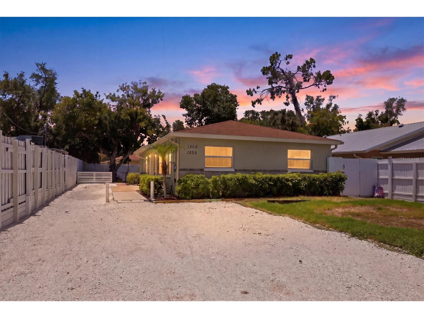 1858 Marbeth Street Sarasota FL 34231 A4694568 image54