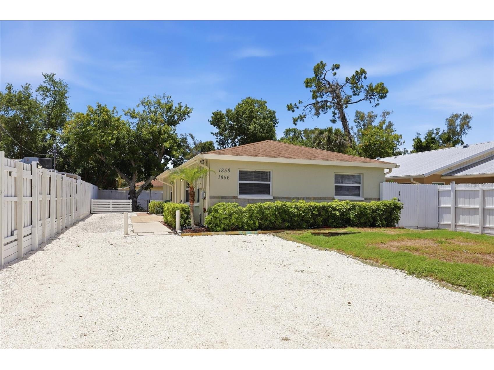 1858 Marbeth Street Sarasota FL 34231 A4694568 image7