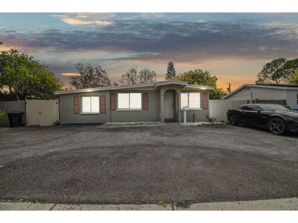 1858 Oregon Avenue NE Saint Petersburg FL 33703 U8223282 image1