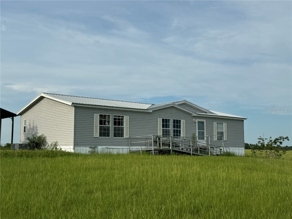 18591 SE 60th Street Morriston FL 32668 OM683418 image1