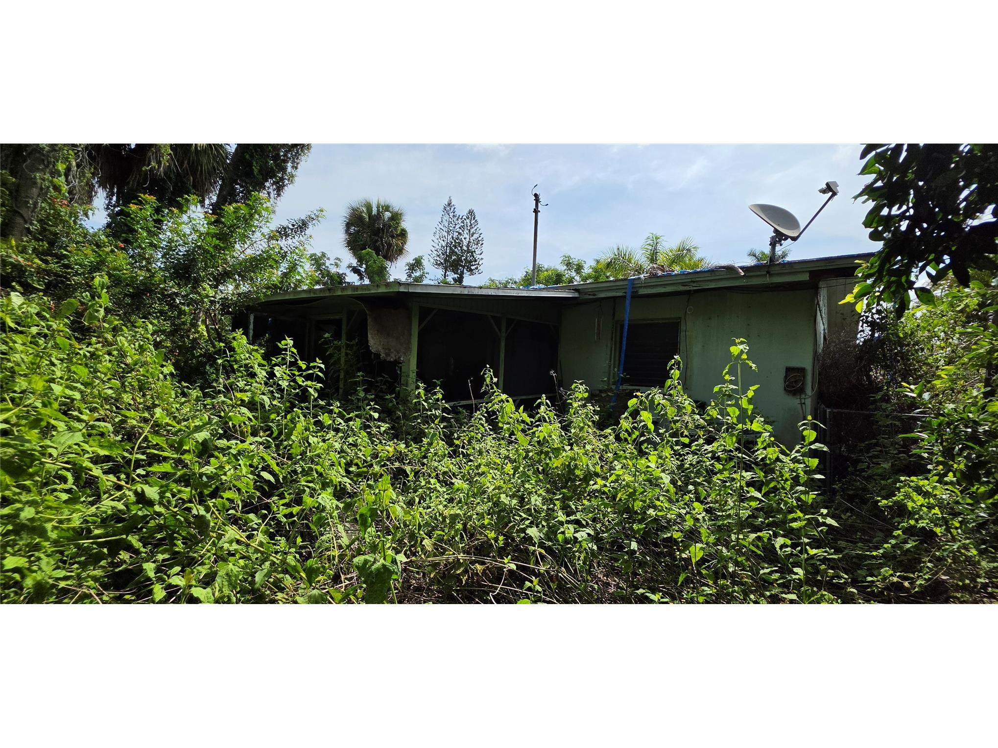 186 Crescent Lake Drive North Fort Myers FL 33917 TB8524119 image1