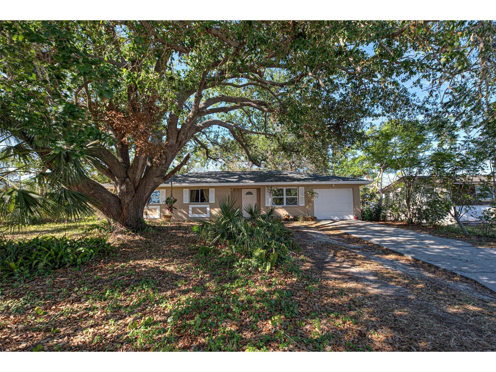 1860 Bluebird Lane Englewood FL 34224 D6139503 image1