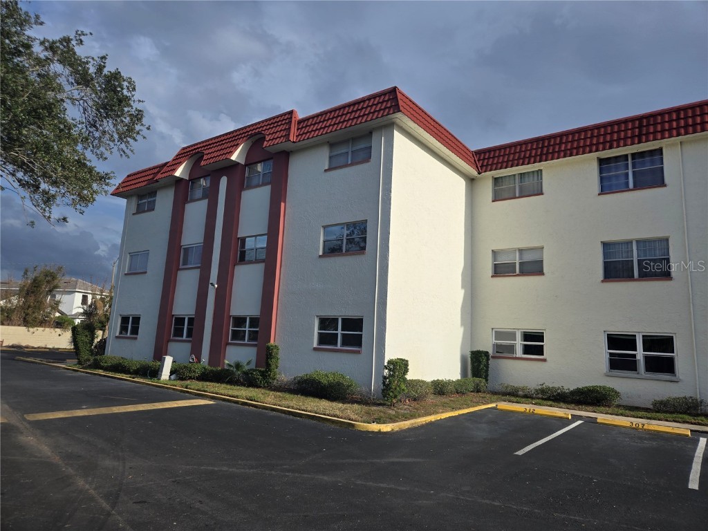 1860 Massachusetts Avenue NE #103 Saint Petersburg FL 33703 TB8319590 image1